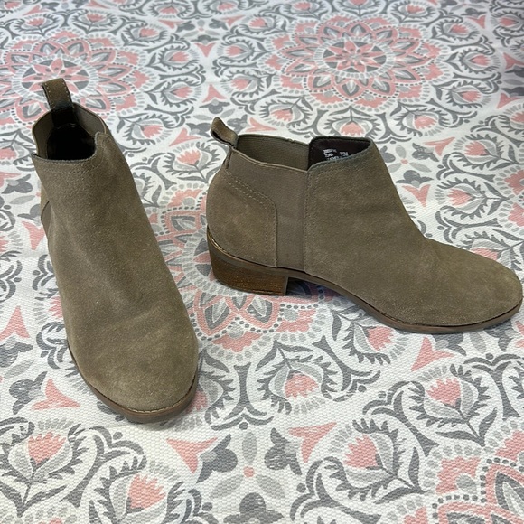 🔅‼️Kelly & Katie Sued Ankle Boots size 7.5 W - Picture 1 of 15